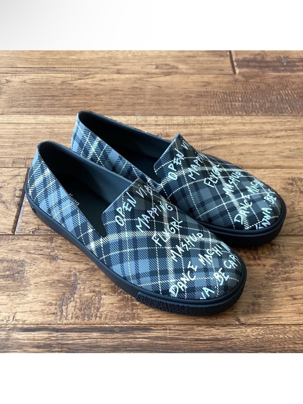 Melissa Ground Slip-On Sneaker Gray Plaid Scented Size 7 New in Box
